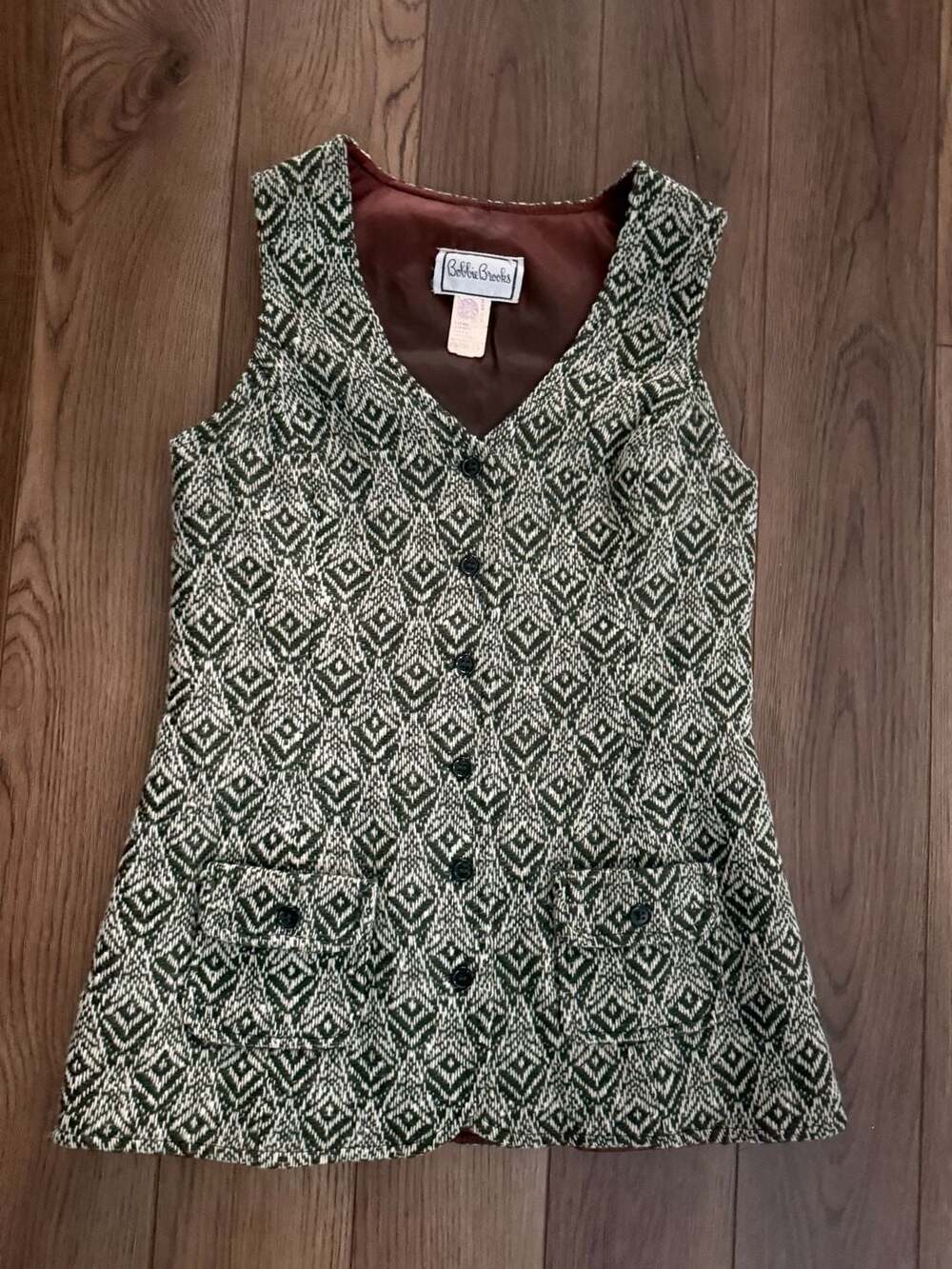 Vintage Bobbie Brooks Green and White Geometric Pattern Sleeveless Button-Down V